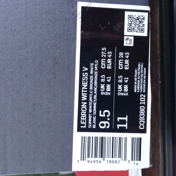 BRAND NEW NIKE LEBRON WITNESS V - Picture 16 of 16